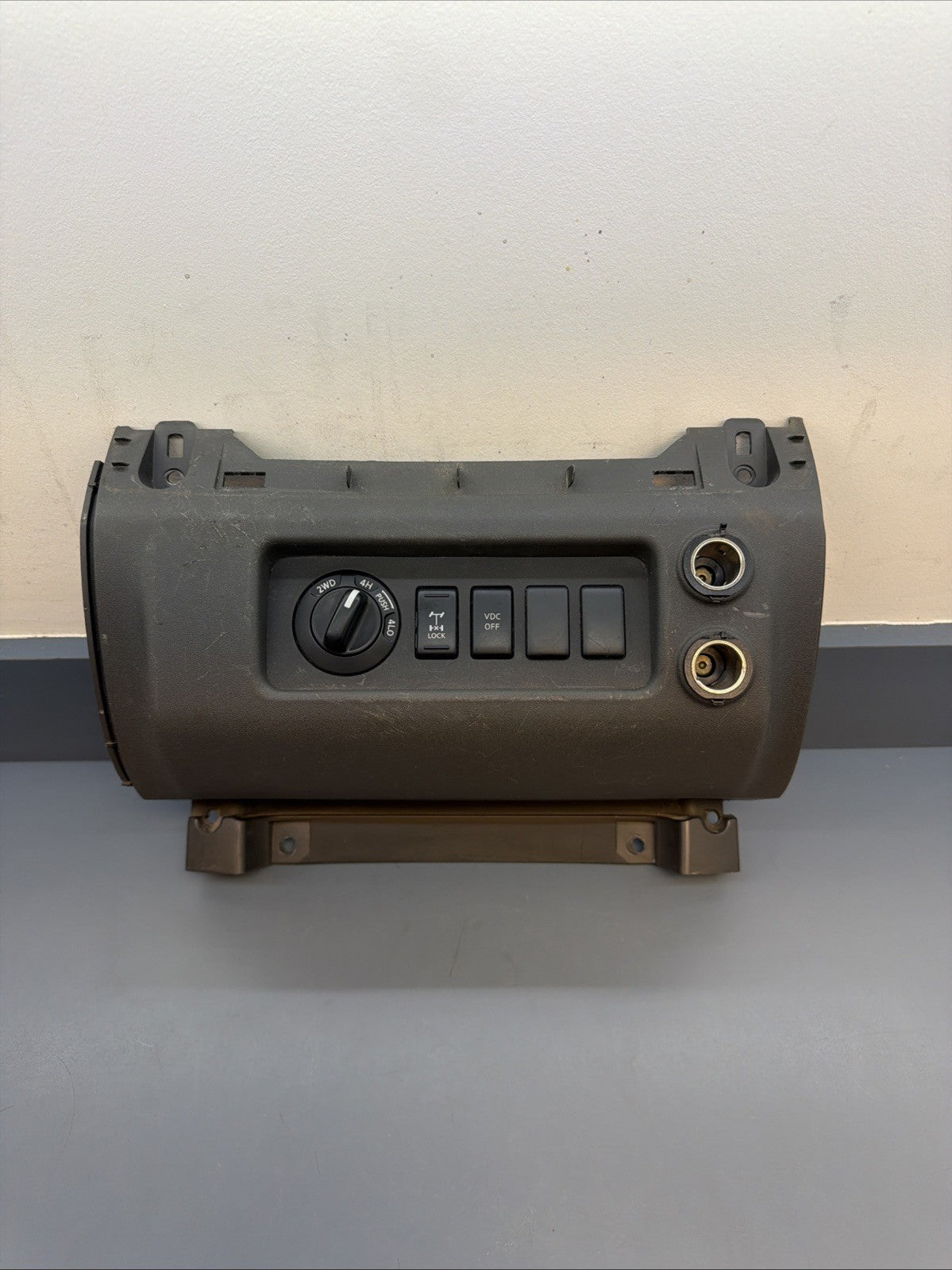 05-12 NISSAN XTERRA Lower Center DASH SWITCH TRIM BEZEL 4WD Switch Vdc Used Oem