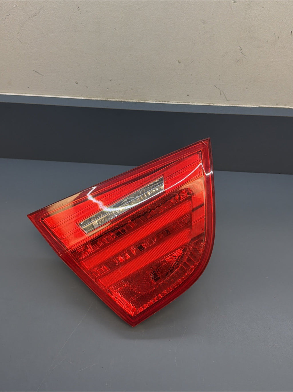09-11 BMW E90 3 SERIES 328i 335i REAR LEFT DRIVER SIDE INNER TAIL LIGHT 7154155