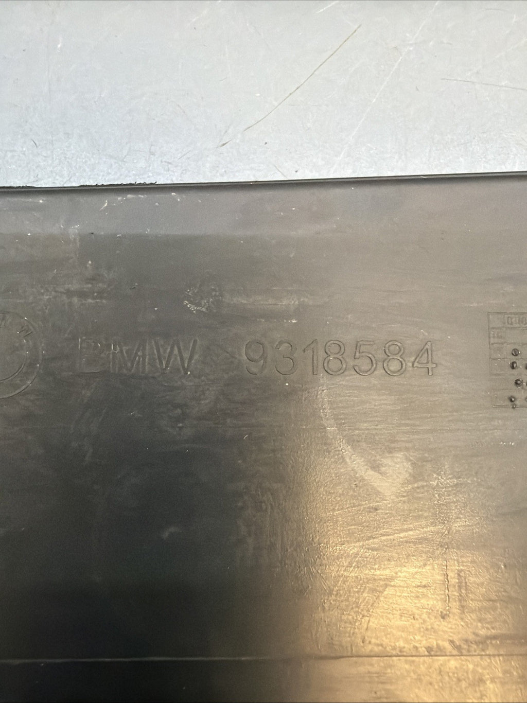 2018-2023 BMW X2 F39 CENTER CONSOLE STORAGE BOX ARMREST INSERT MAT OEM 9318584