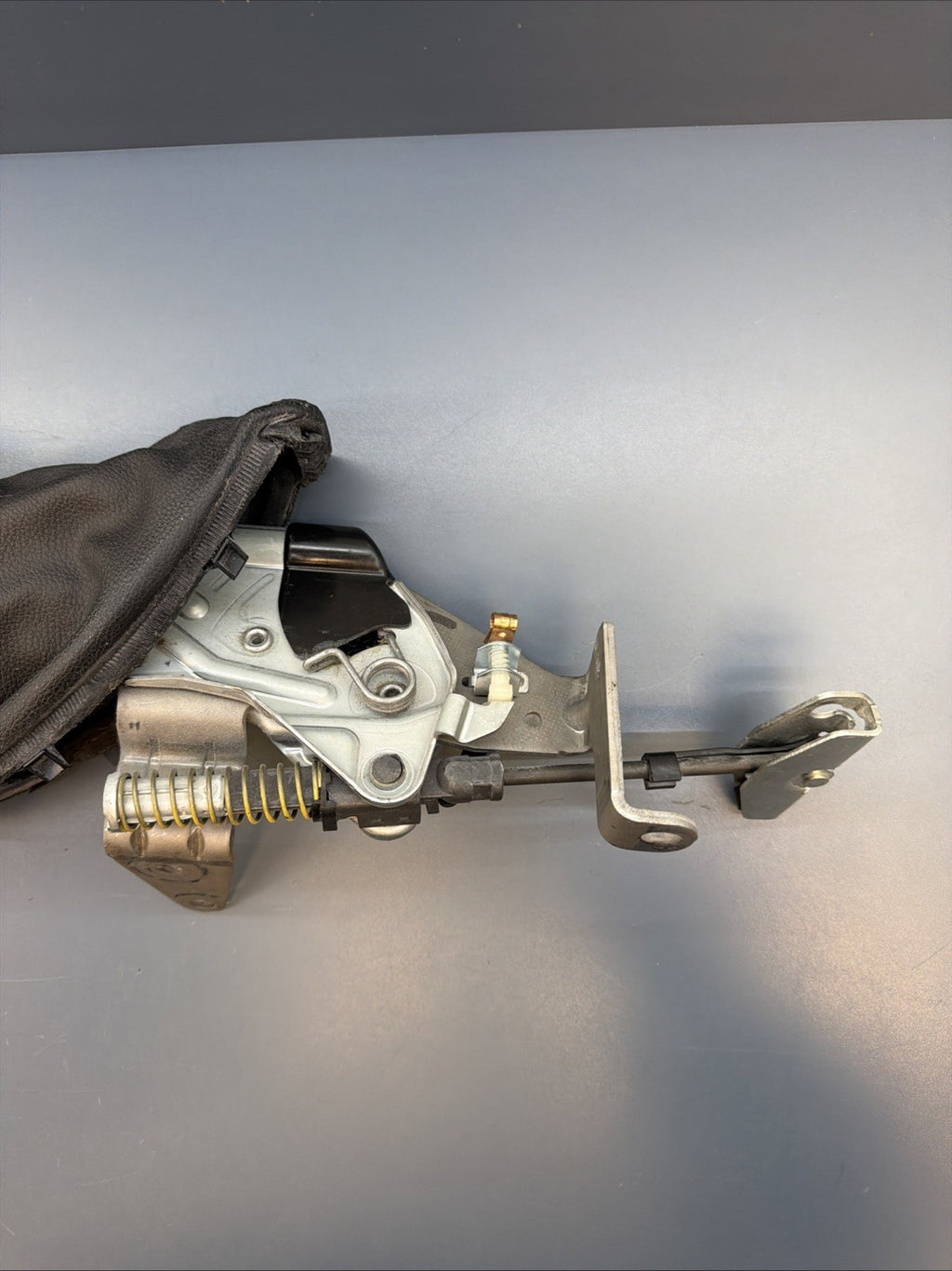 BMW E82 E88 128i 135i E90 E91 E92 E93 328i 335i HANDBRAKE LEVER ASSEMBLY 6764924