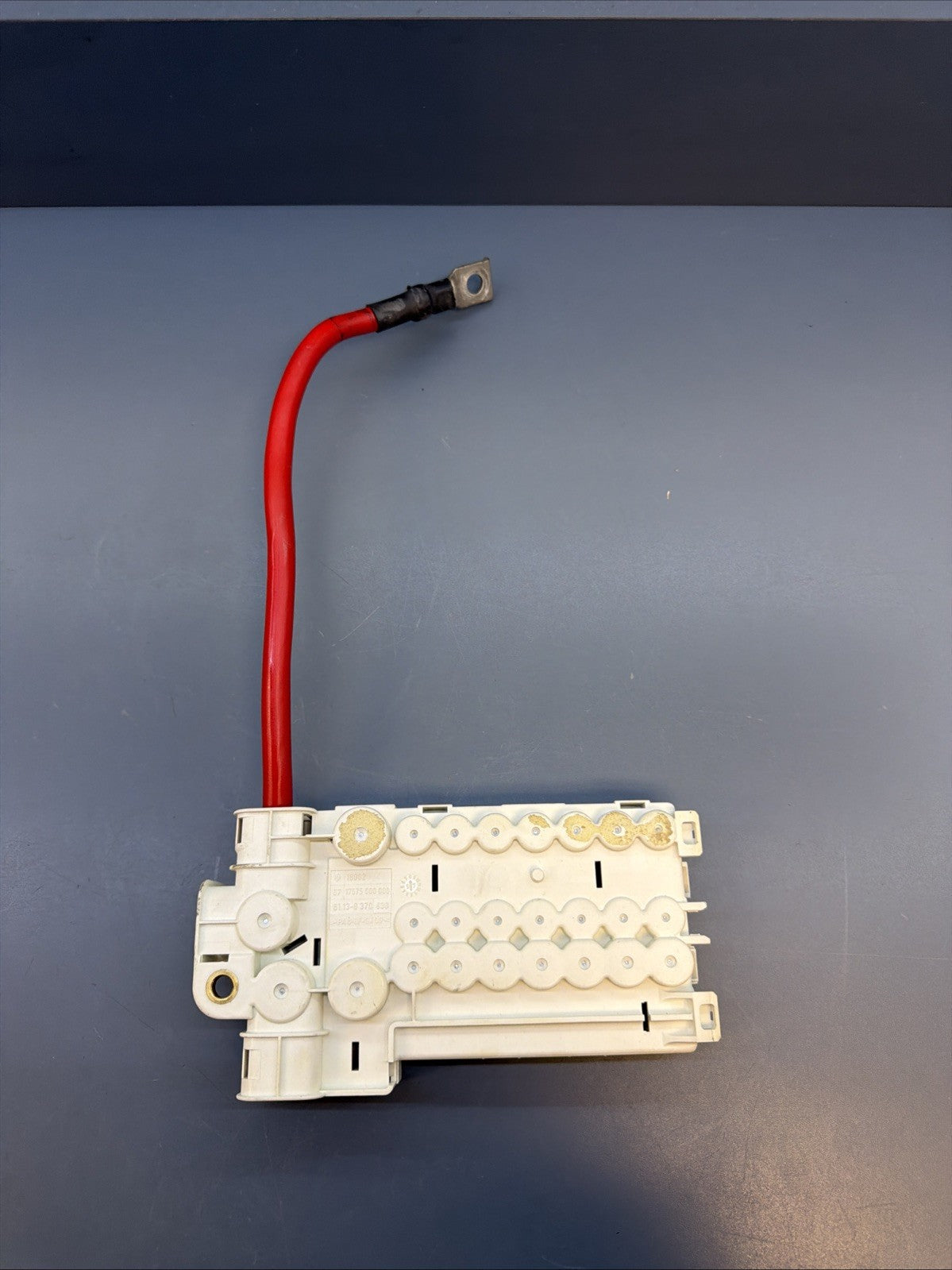 97-03 BMW E39 E38 5/7 Series Rear Trunk Power Distribution Fuse Relay 8370638