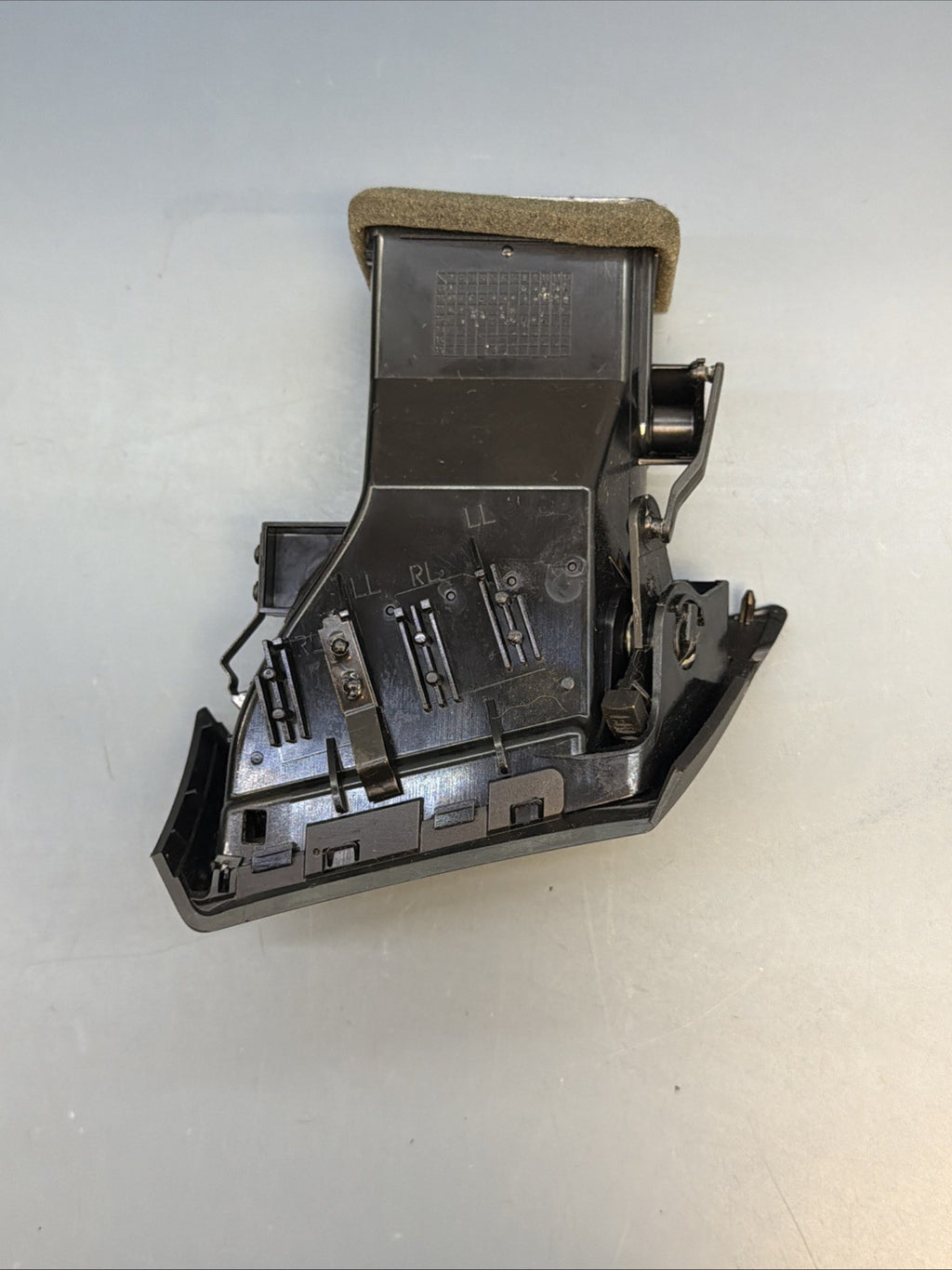 2013-2015 BMW X1 DASHBOARD RIGHT OUTER AC HEATER AIR VENT GRILL OEM 9258363 *NOT
