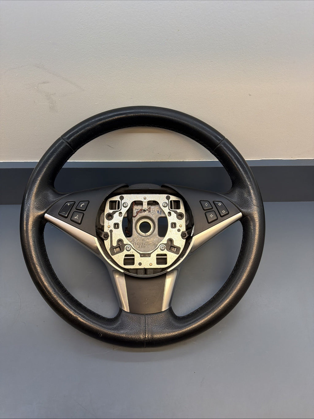 BMW 03-10 E60 5 SERIES BLACK LEATHER STEERING WHEEL W/BUTTONS OEM 11008818
