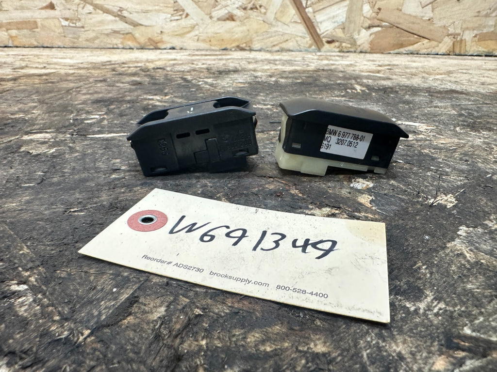 BMW 2003-2010 E83 X3 OVERHEAD SUNROOF SWITCH+PASSANGER SRS LIGHT OEM 2904570