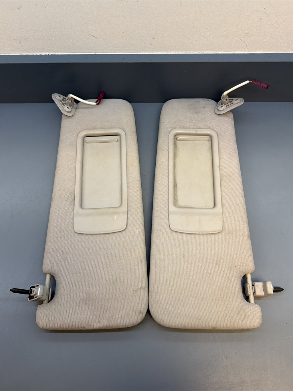 BMW E90 Sun Visor Set OEM – Driver & Passenger Gray 6957369 6957370 CLOTH