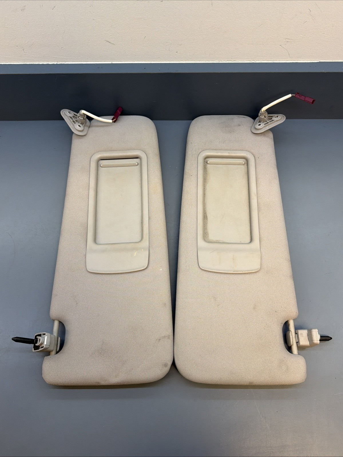 BMW E90 Sun Visor Set OEM – Driver & Passenger Gray 6957369 6957370 CLOTH