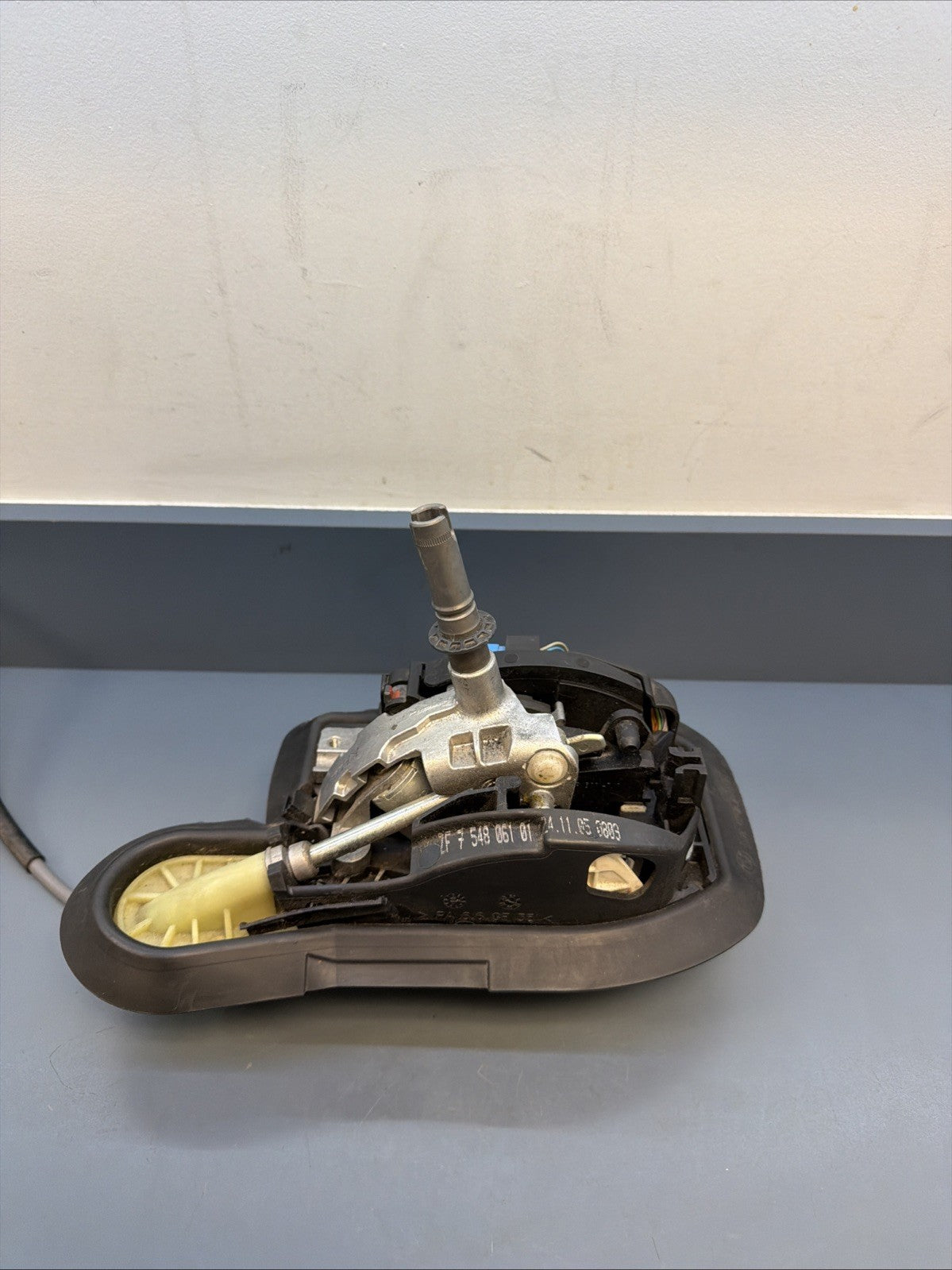 06-11 BMW E90 E91 325i XI 330i Automatic Transmission Gear Shifter 7548061