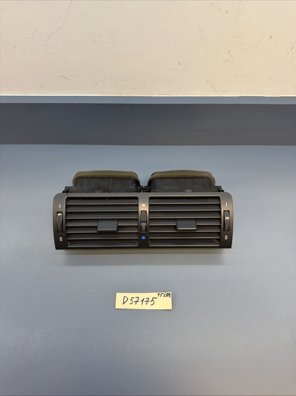 BMW 1997-2006 E46 3 SERIES BLACK CENTER INTERIOR VENT ASSEMBLY OEM 8361895