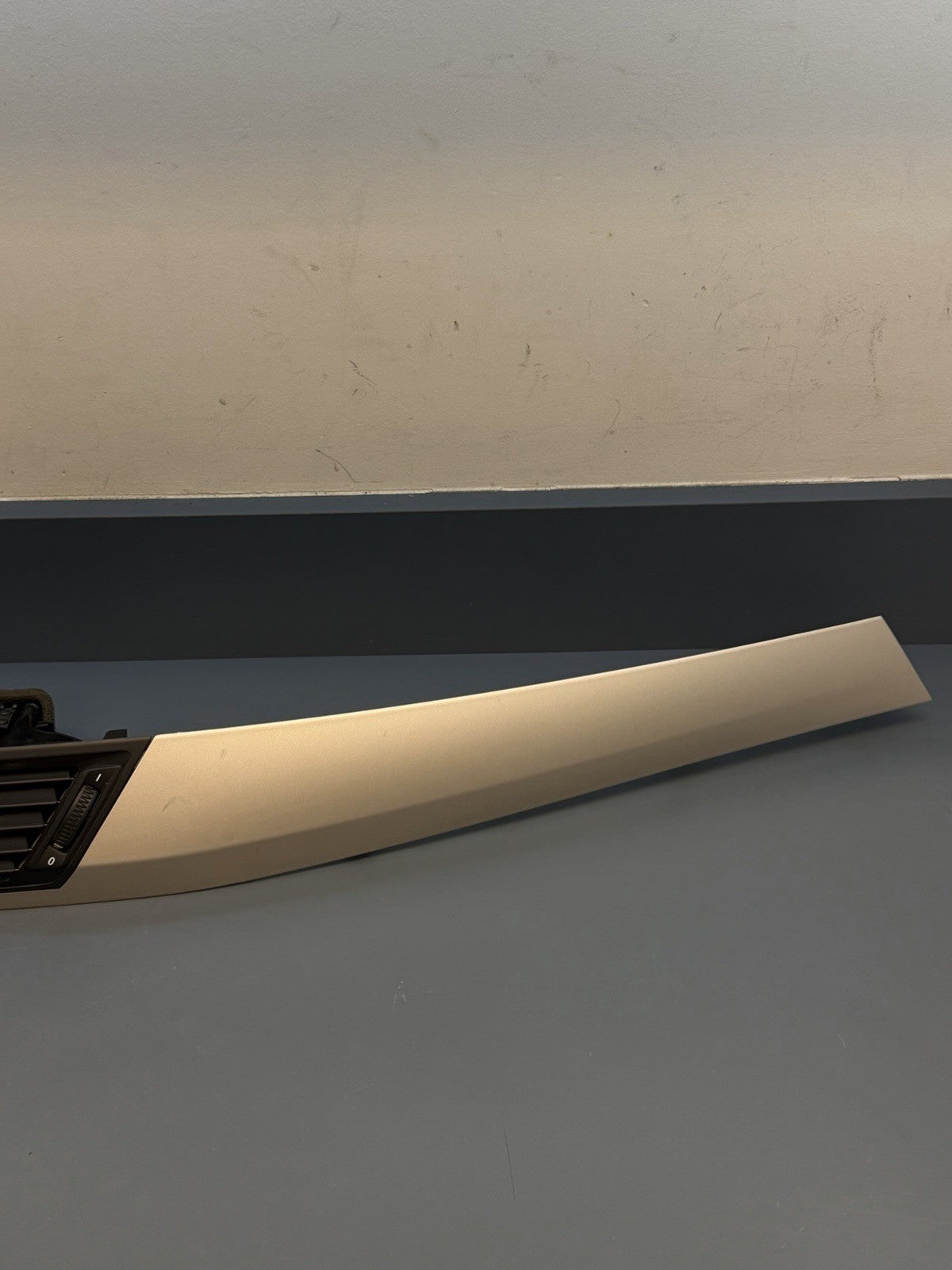 2012-2015 BMW X1 E84 FRONT DASH CENTER AIR VENT GRILLE W/ MOLDING TRIM 9258354