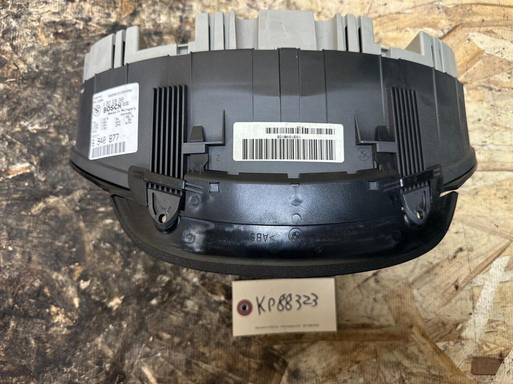 BMW E46 325i SPEDOMETER AND INSTRUMENT CLUSTER MPH OEM BMW 6940877