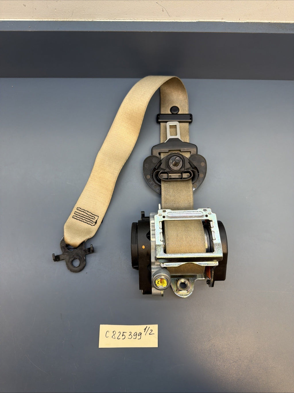 BMW 10-17 F10 5 SERIES FRONT RIGHT PASSENGER SEAT BELT RETARCTOR BEIGE 618120800