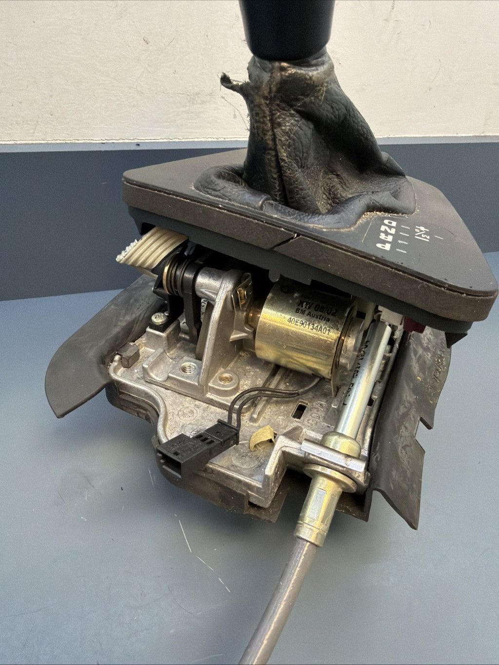 2000-2006 BMW 3 SERIES AUTOMATIC TRANSMISSION SHIFTER 1422277