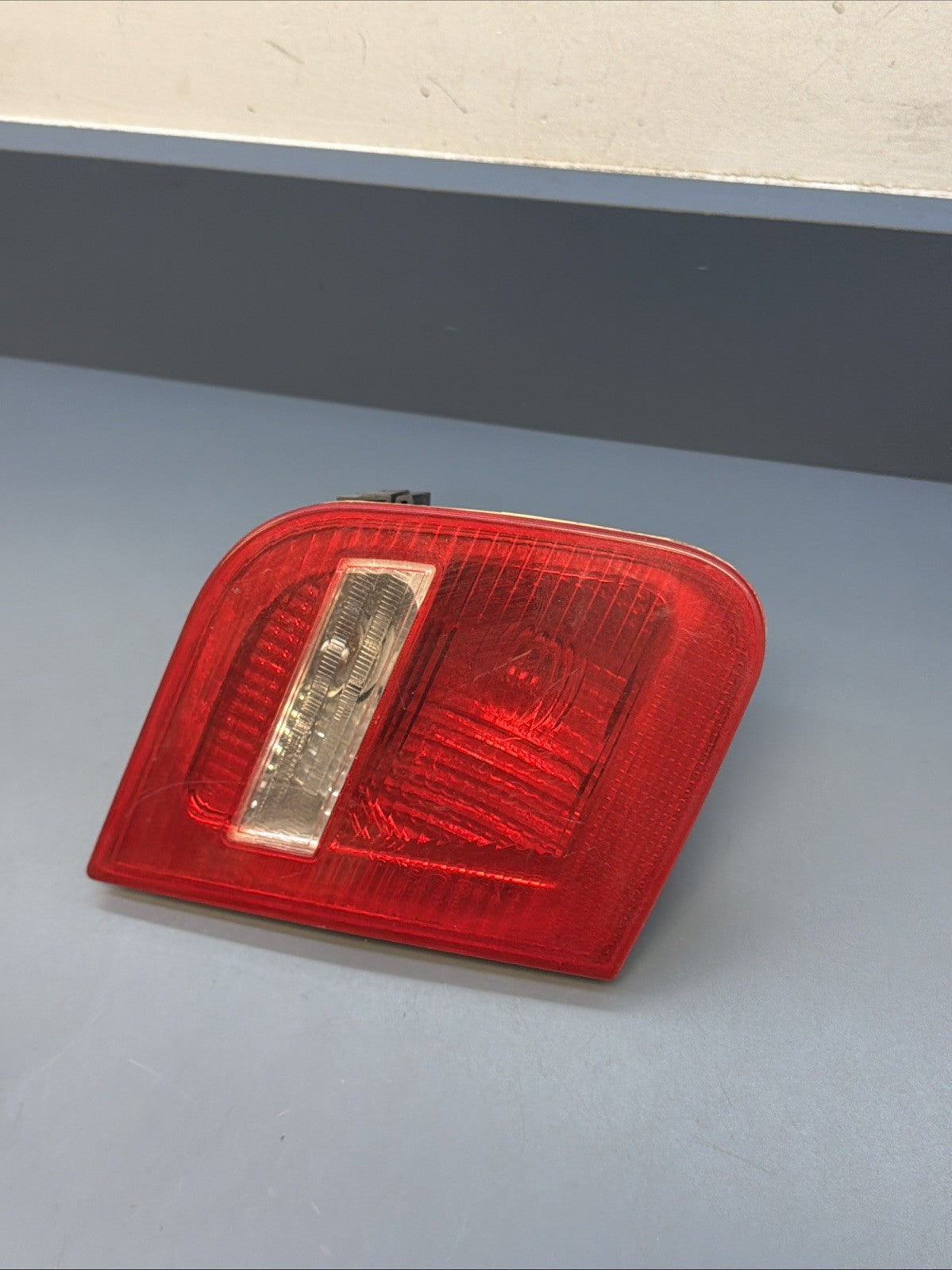 02-05 BMW E46 3 Series Sedan Rear Left Driver Side Inner Taillight Lamp 6907937