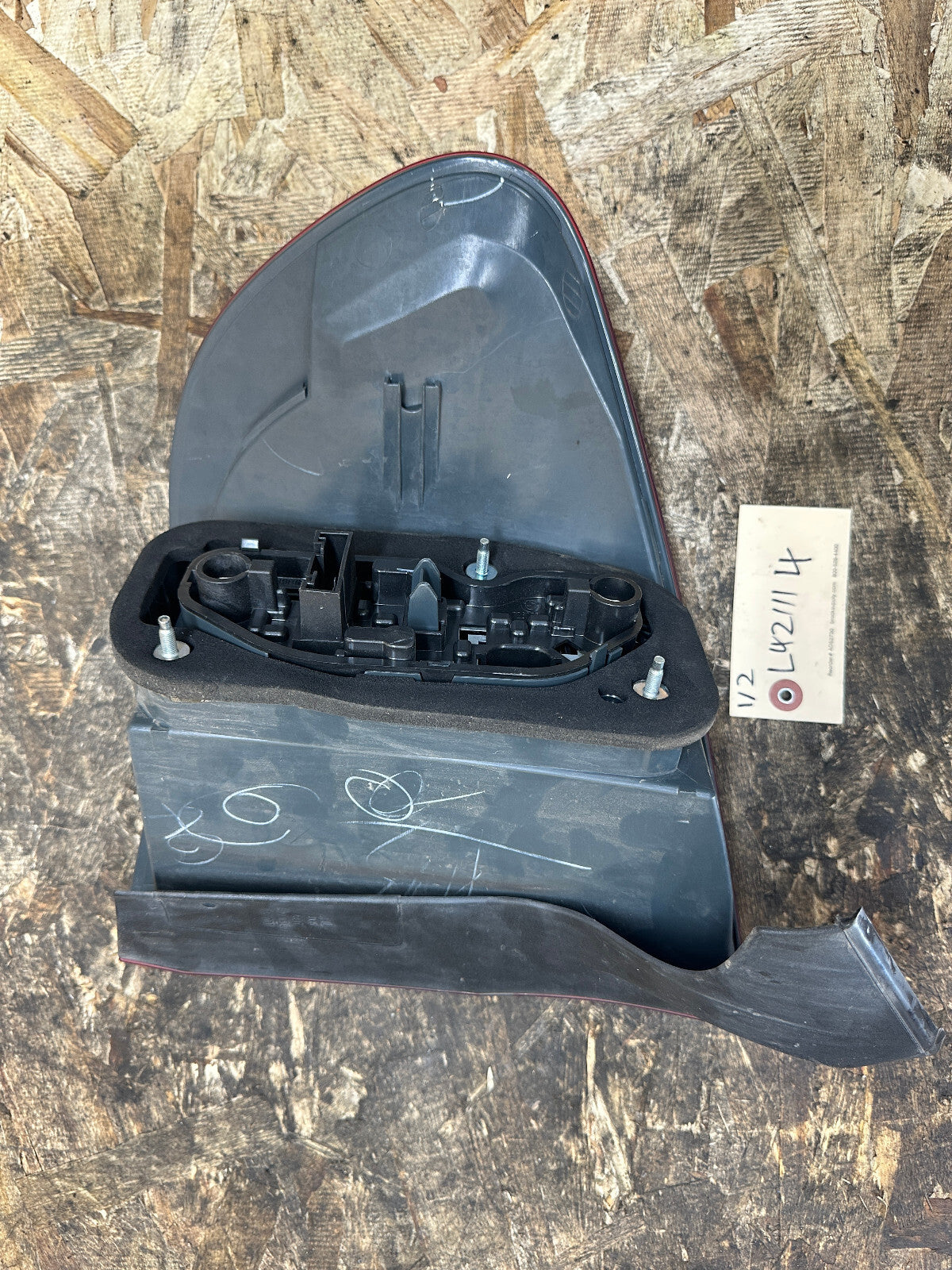 BMW 2011-2014 X5 E70 LCI REAR RIGHT SIDE OUTER TAIL LIGHT OEM 7227792