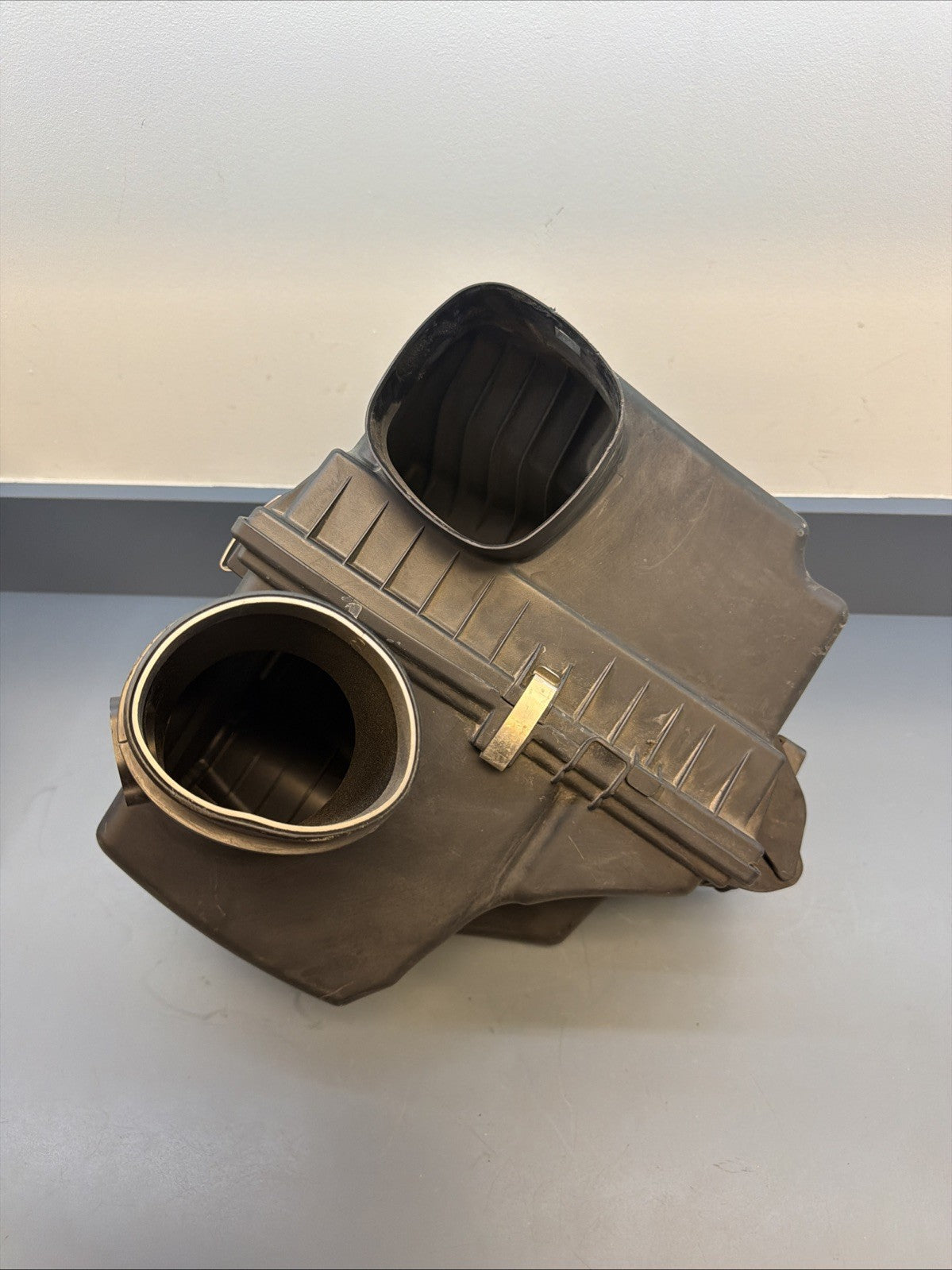 12-15 BMW X1 E84 28i Airbox Air Cleaner Assembly N20 7588280