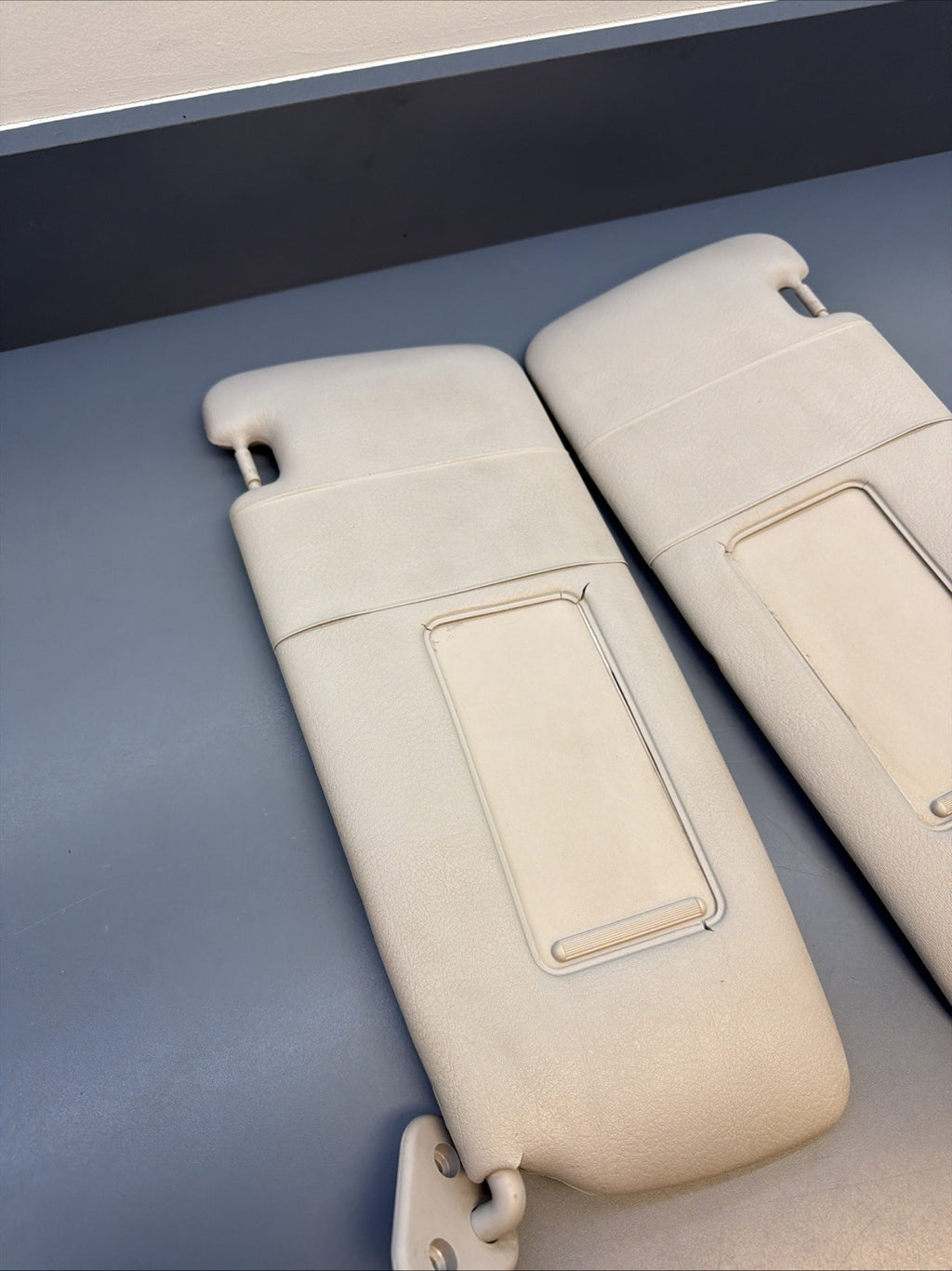 00–03 BMW E46 330ci Right & Left Light Sun Visor Mirror Leather Set OEM