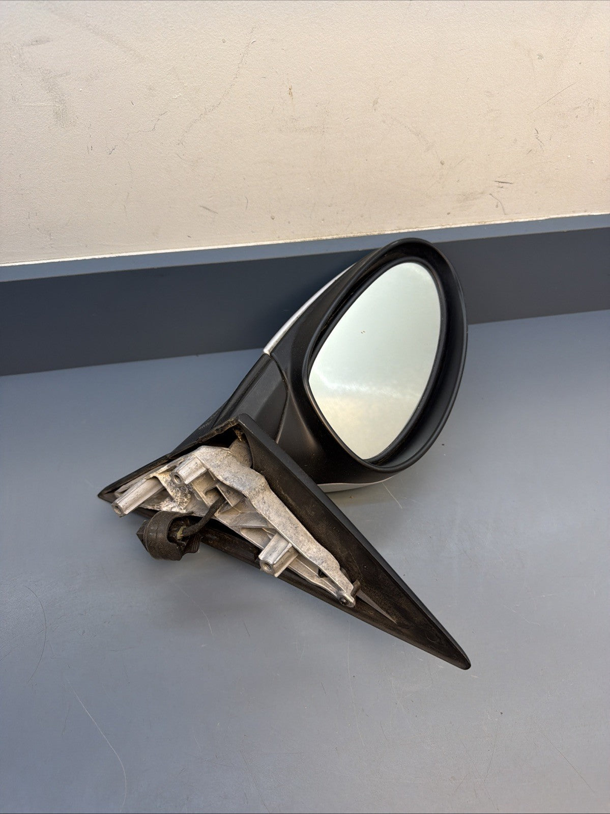 06-08 BMW E90 E91 325i Front Left Driver Side Rear View Mirror OEM