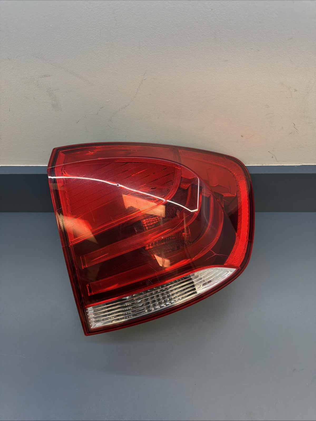 2013 2014 2015 BMW E84 X1 REAR RIGHT OUTER TAIL LIGHT ASSEMBLY OEM 2990112