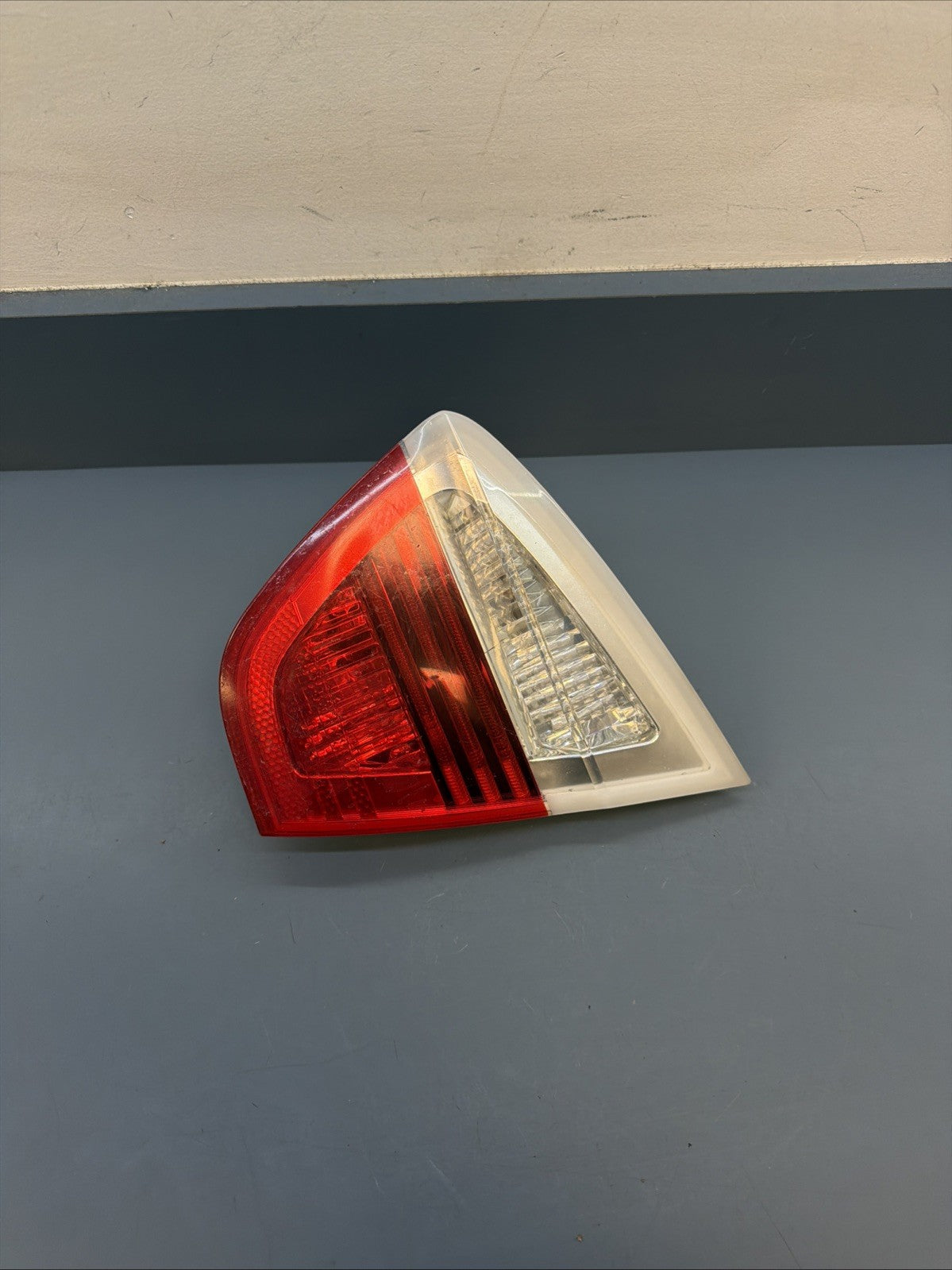06-08 BMW E90 325i Rear Right Side Inner Tail Light Saloon 6937460 OEM PRE LCI