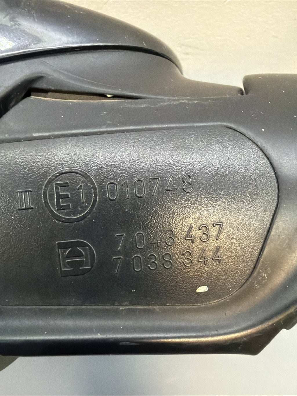 2006-2010 BMW 528i Front Right Side Door Side View Mirror Assembly 7043437 OEM
