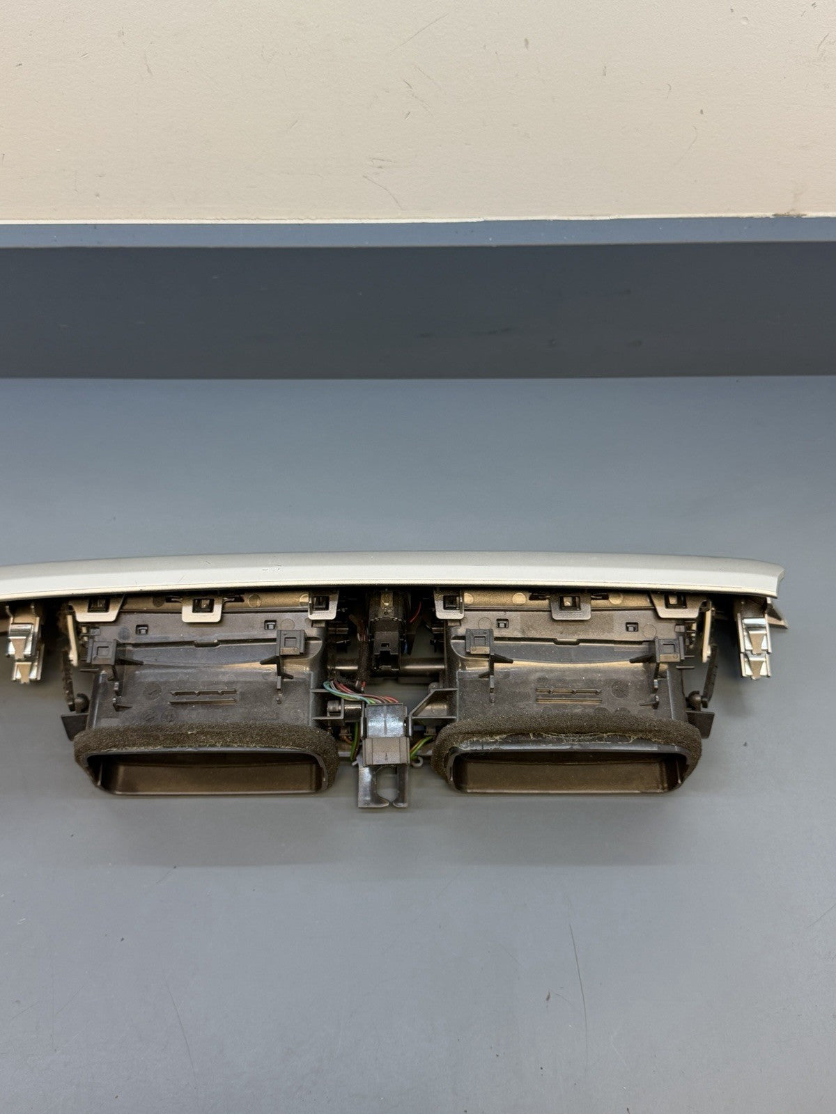 BMW F30 F31 F32 F33 F36 Center Dash Trim w/ Dual Air Vent OEM 9218552 9231206