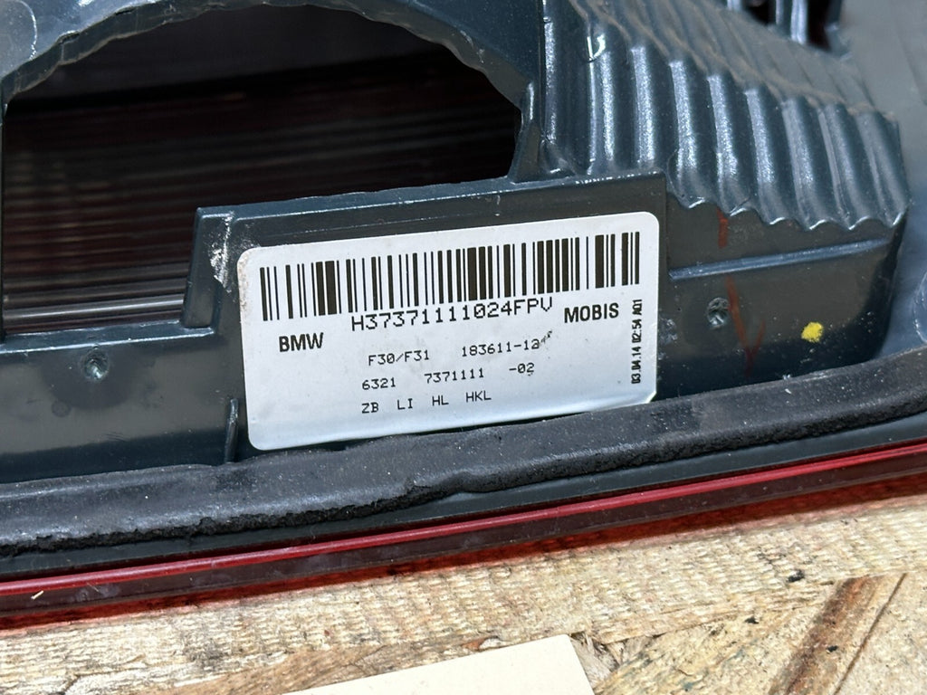 BMW 2011-2015 F30 3 SERIES LEFT DRIVER SIDE TAIL LIGHT SET OEM 7372785/7371111