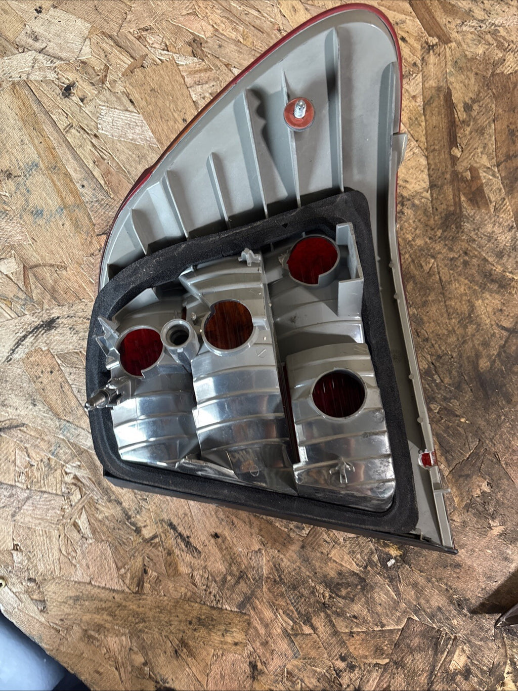 2002 2003 2004 2005 BMW E46 Left Driver Rear Tail Light Lamp 6907933 OEM