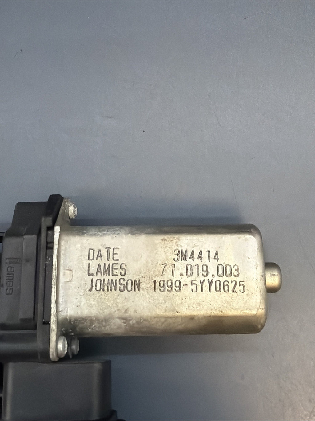 12-18 BMW 3 Series F30 LEFT DRIVER Front Window Regular Motor OEM 71019003
