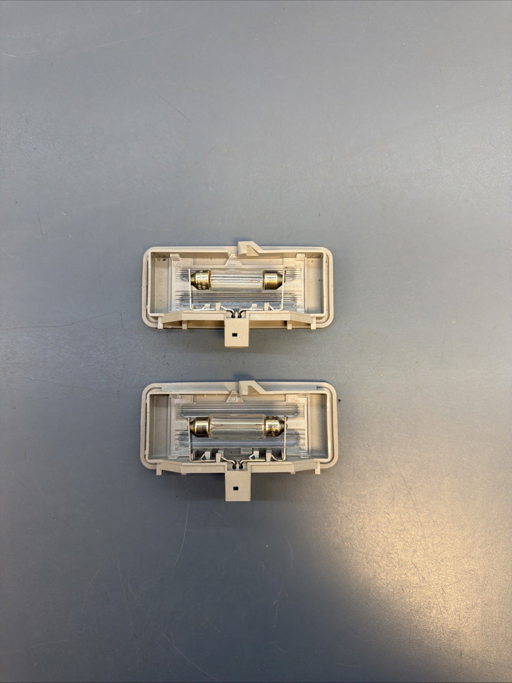 06-11 BMW E60,E61,E90,E91,E92 SUN VISOR INTERIOR LIGHT 6962011 SET OF 2
