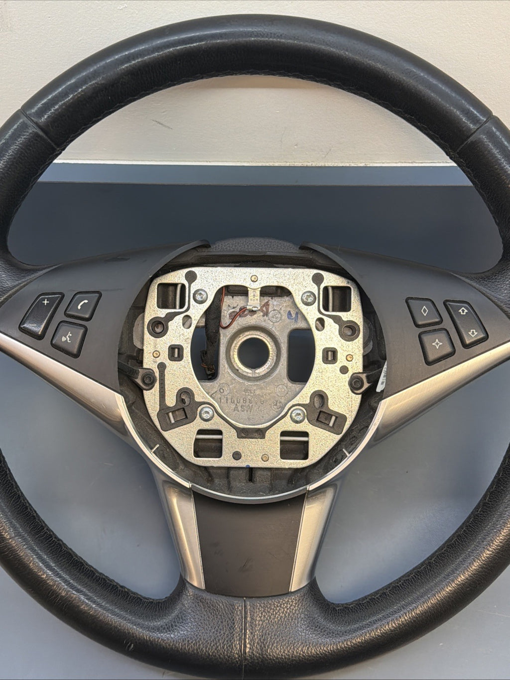 BMW 03-10 E60 5 SERIES BLACK LEATHER STEERING WHEEL W/BUTTONS OEM 11008818