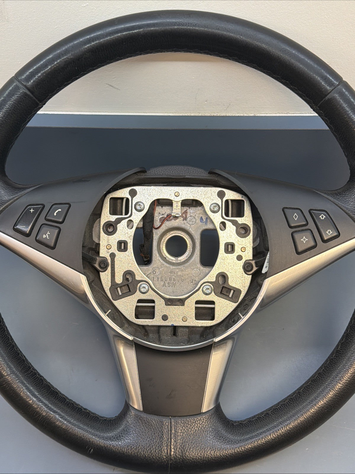 BMW 03-10 E60 5 SERIES BLACK LEATHER STEERING WHEEL W/BUTTONS OEM 11008818