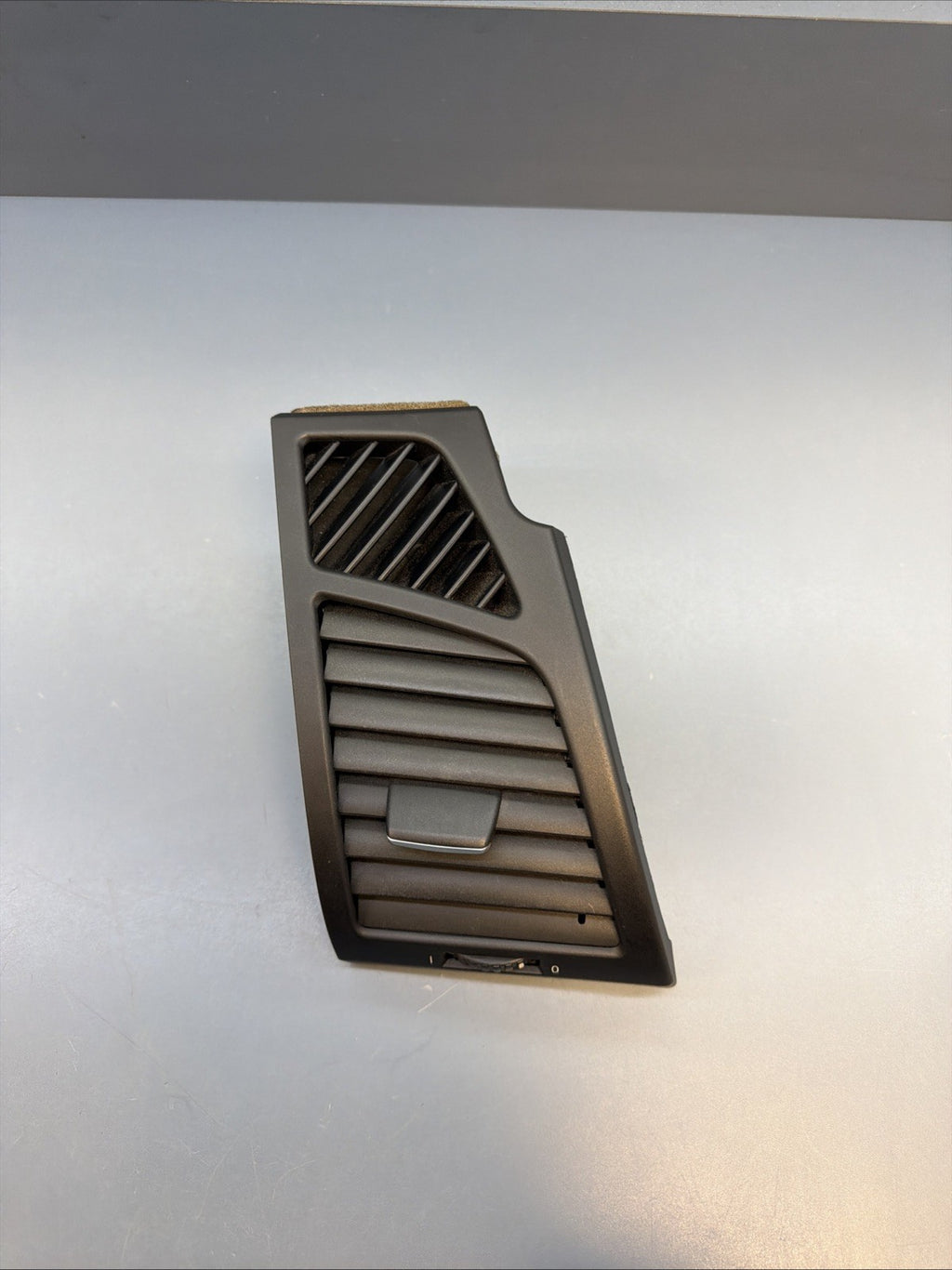 08-13 OEM BMW E82 E88 135i 128i Coupe Dash Right Passenger Side Air Vent 7059188