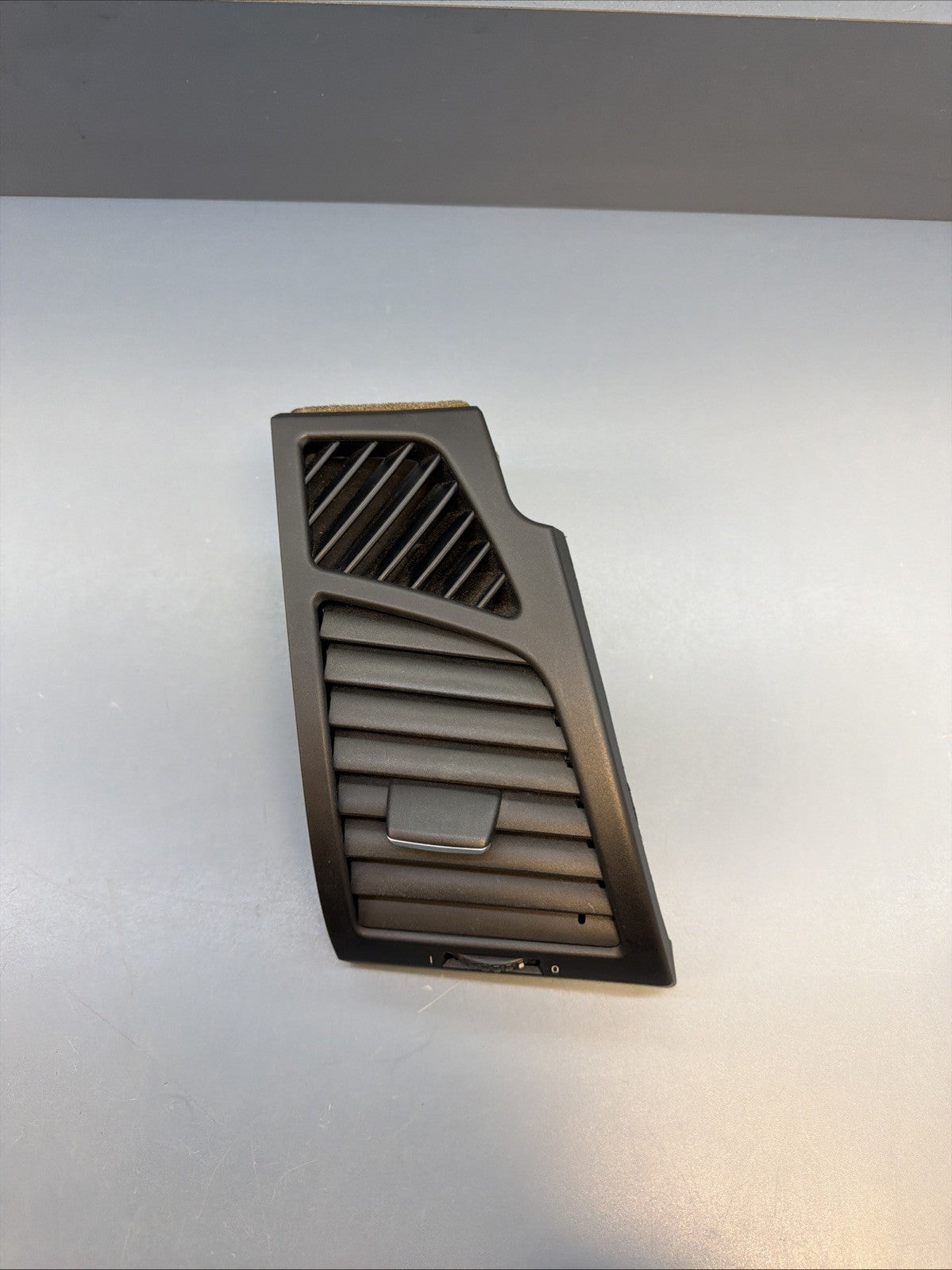 08-13 OEM BMW E82 E88 135i 128i Coupe Dash Right Passenger Side Air Vent 7059188