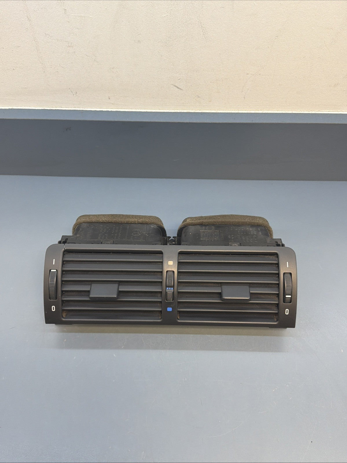 BMW 1997-2006 E46 3 SERIES BLACK CENTER INTERIOR VENT ASSEMBLY OEM 8361895