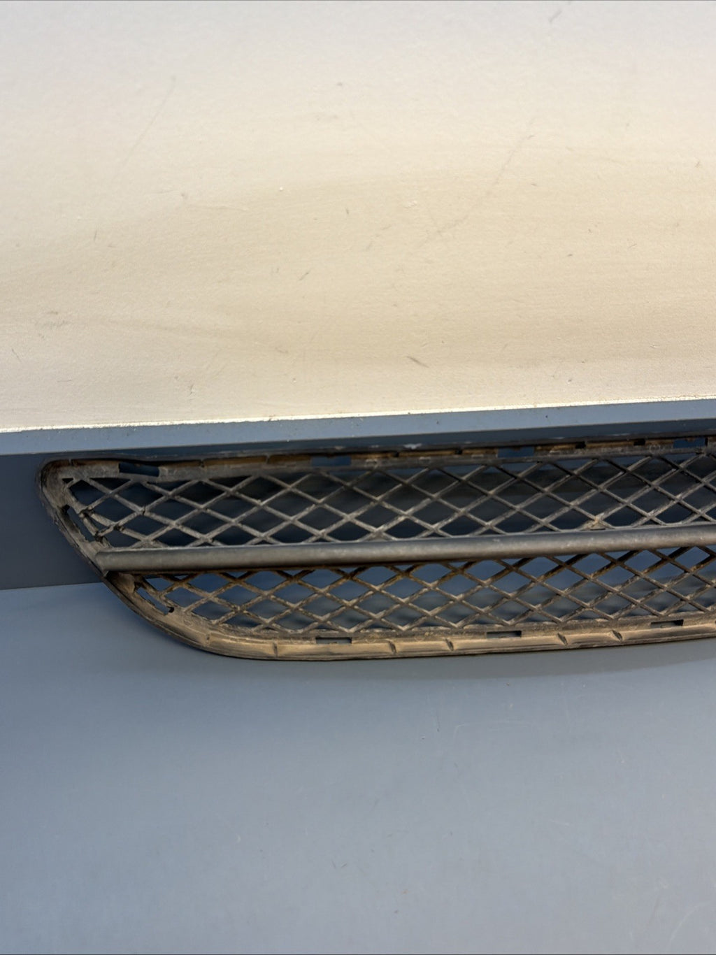 06-08 BMW E90 335 325 328 330 Center Lower Bumper Grille 7134074