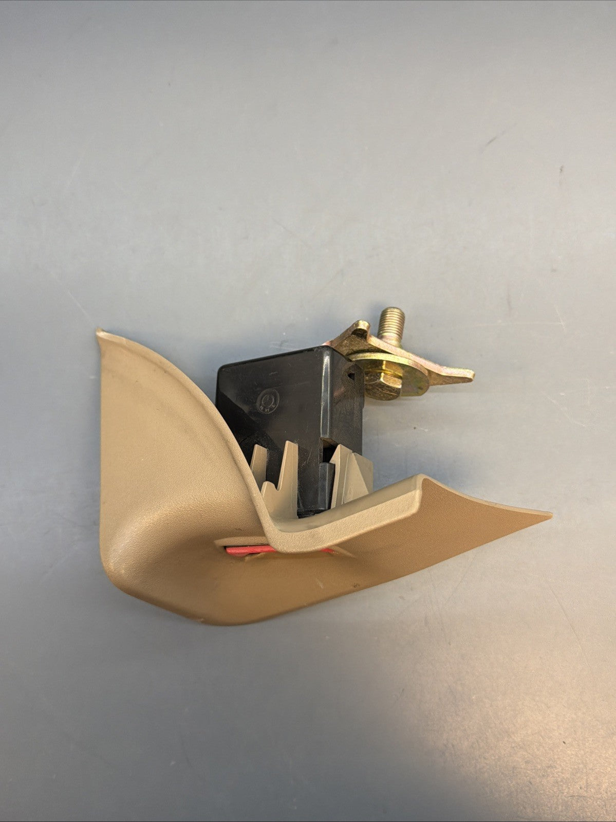 89-95 Bmw E34 5 Series Rear Right Seat Belt Buckle Latch Receiver Beige 8126522