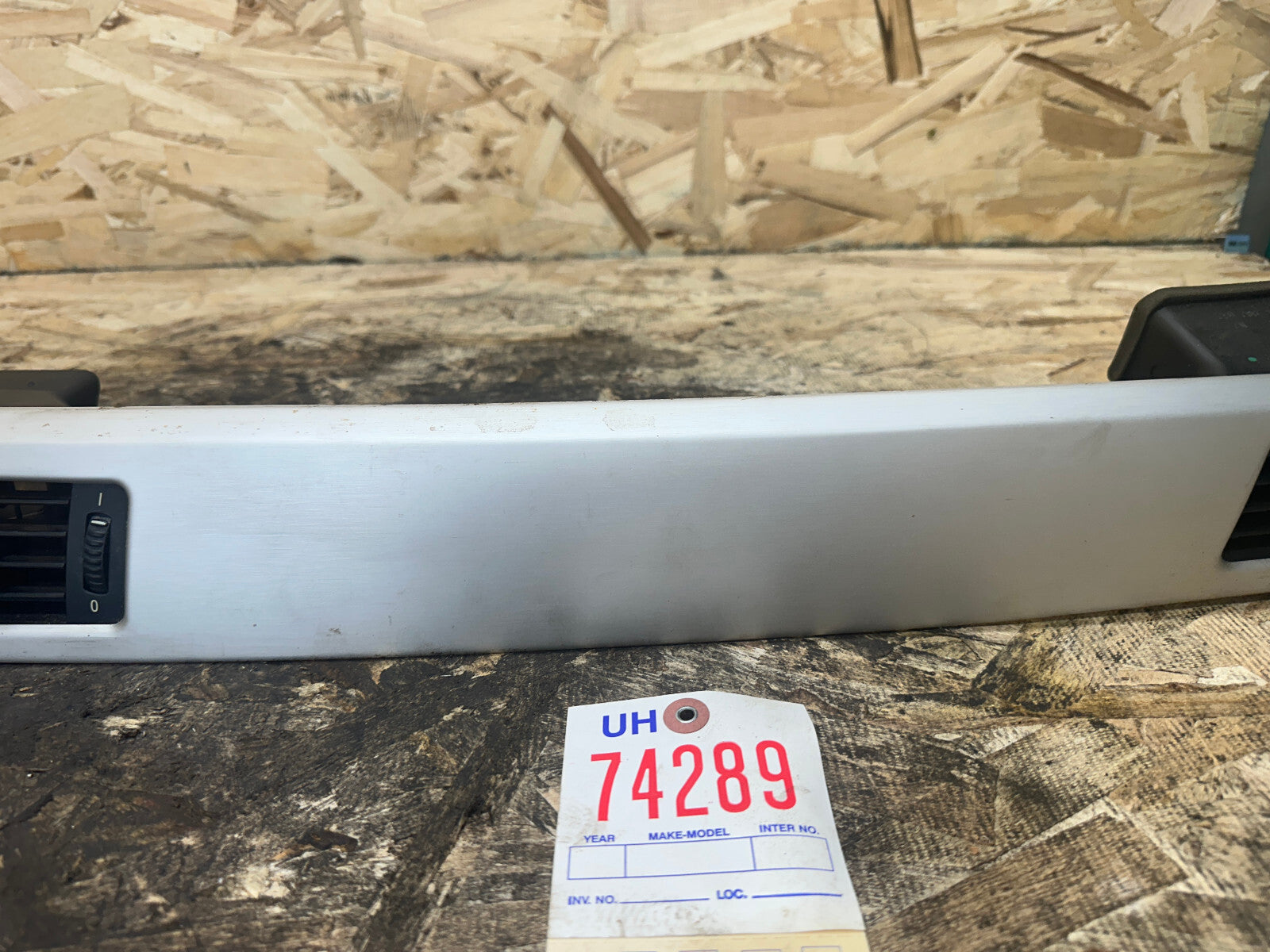 BMW 2004-2011 E90 3 SERIES CENTER RIGHT DASH VENT TRIM ALUMINUM OEM 6982457