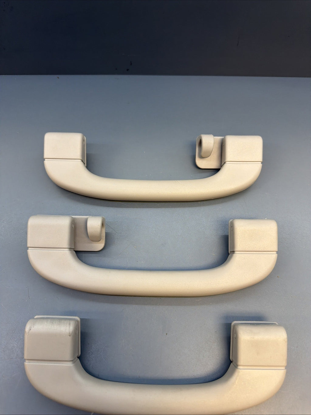 12-2015 BMW X1 E84 FRONT LEFT OR RIGHT SIDE UPPER ROOF GRAB HANDLE GREY 9143516