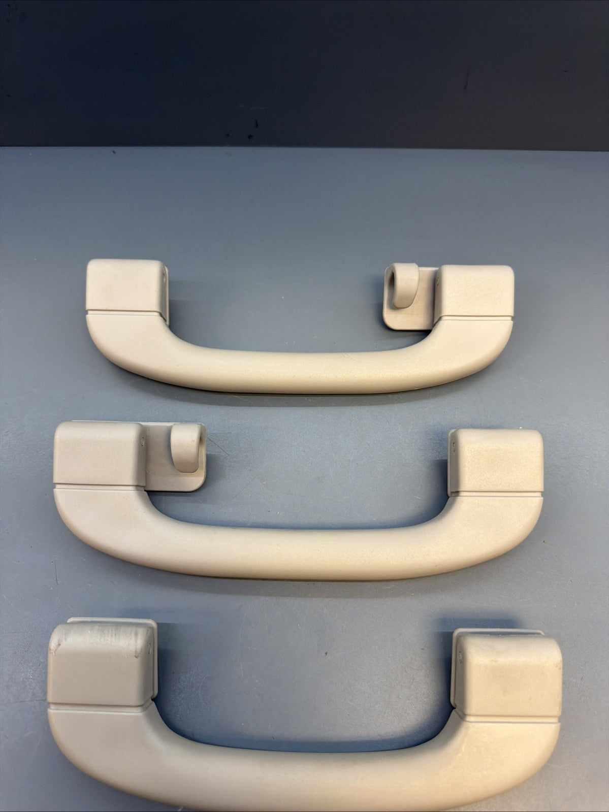 12-2015 BMW X1 E84 FRONT LEFT OR RIGHT SIDE UPPER ROOF GRAB HANDLE GREY 9143516