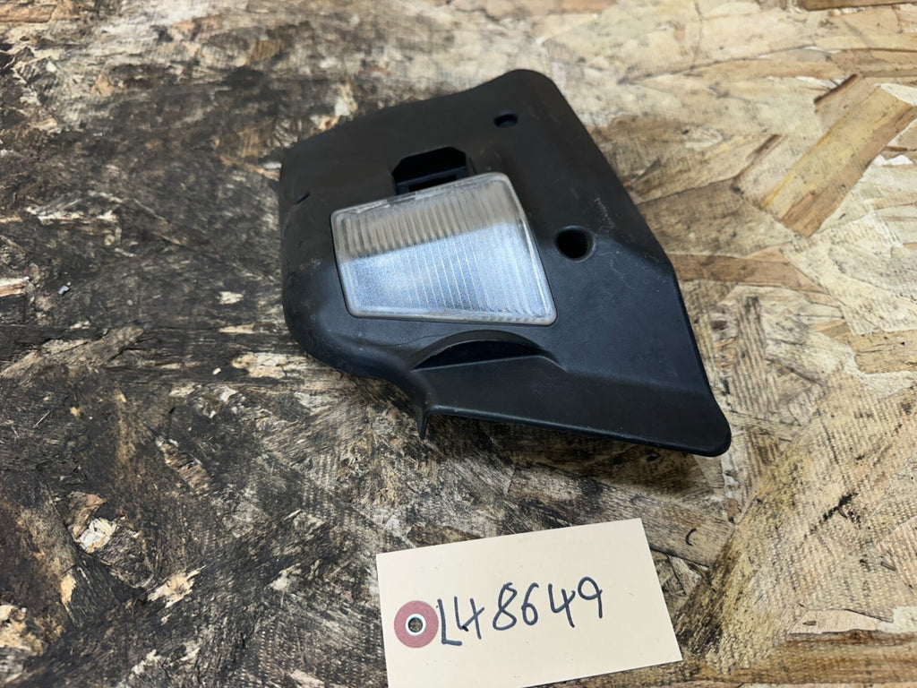 BMW 1999-2005 E46 3 SERIES LEFT TAILLIGHT BULB TRIM SOCKET OEM 6920701