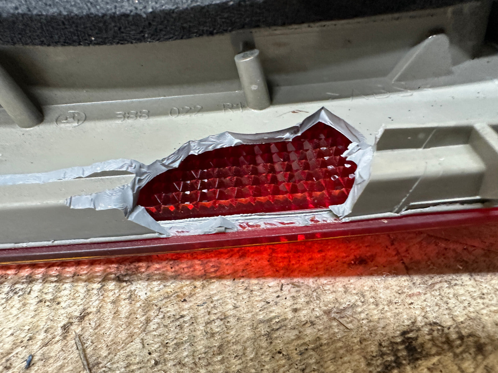 BMW E46 2003-2006 REAR OUTER TAIL LIGHT L+R SET 2PC OEM 6946533+6946534
