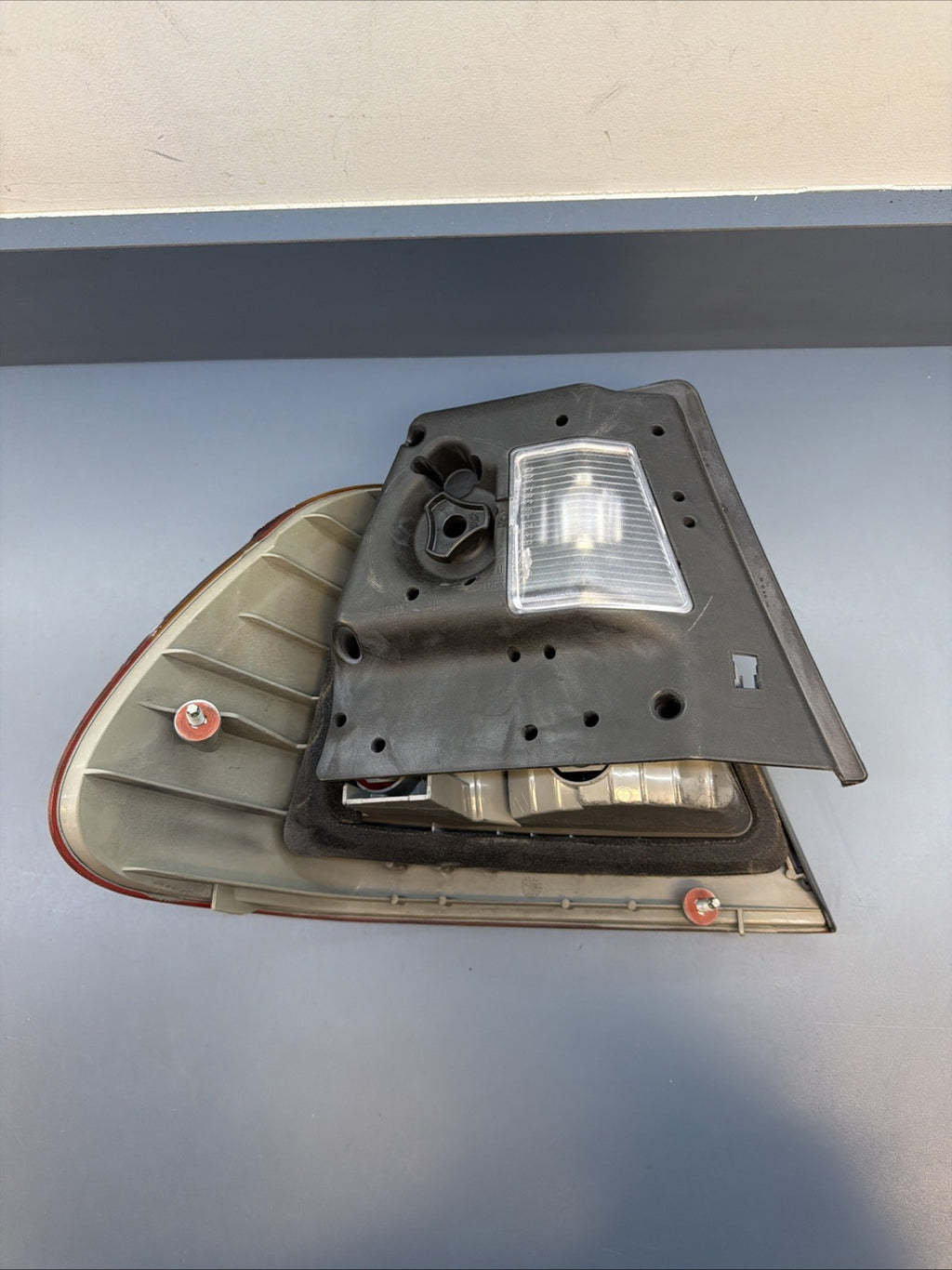 02-05 BMW E46 325i 325xi 330i Sedan Rear Right Tail Light Assy 6946534 OEM