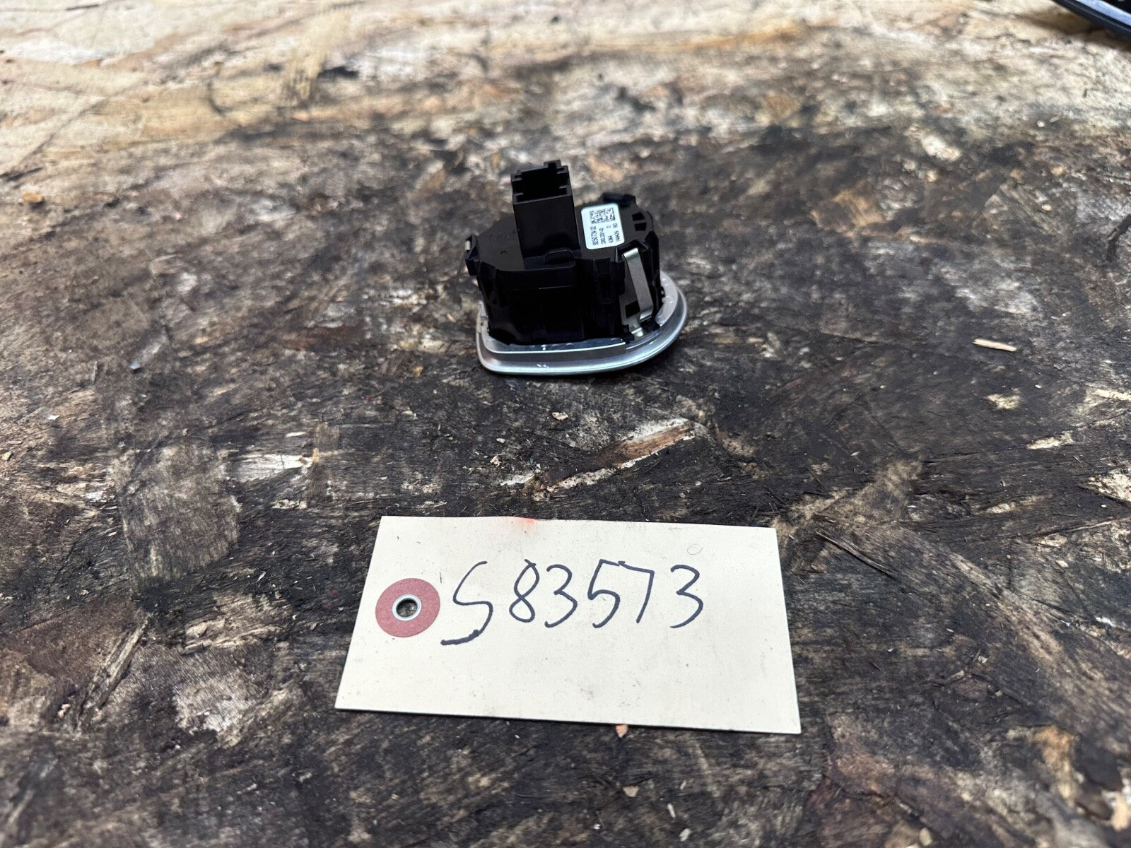 BMW F30 12-19 3/4 SERIES IGNITION START/STOP PUSH BUTTON SWITCH OEM BMW 9250734