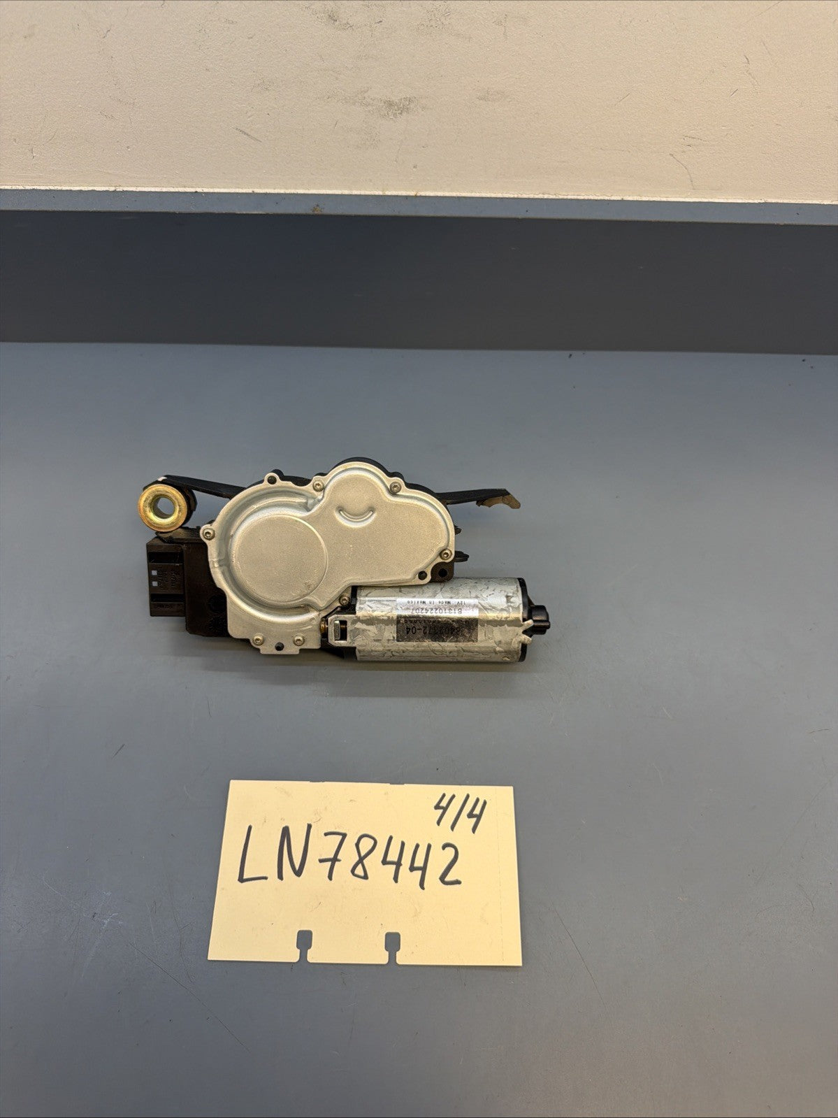 BMW E53 X5 REAR WINDOW WIPER BLADE MOTOR OEM 3.0 4.4 8402372