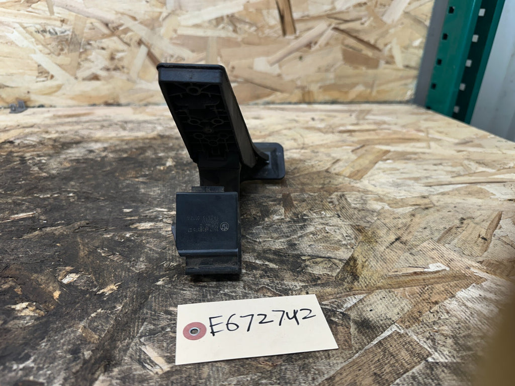 BMW 06-11 E90 GAS ACCELERATOR THROTTLE PEDAL MODULE MANUAL TRANS OEM 6858575