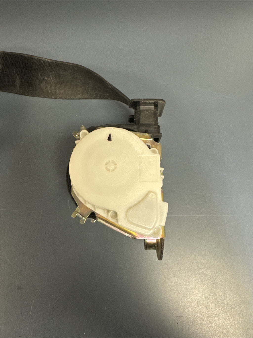 BMW E90 E91 3 Series Front LEFT Seatbelt Retractor Black OEM 33052212