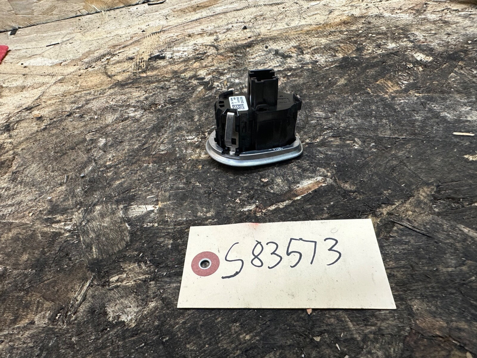 BMW F30 12-19 3/4 SERIES IGNITION START/STOP PUSH BUTTON SWITCH OEM BMW 9250734