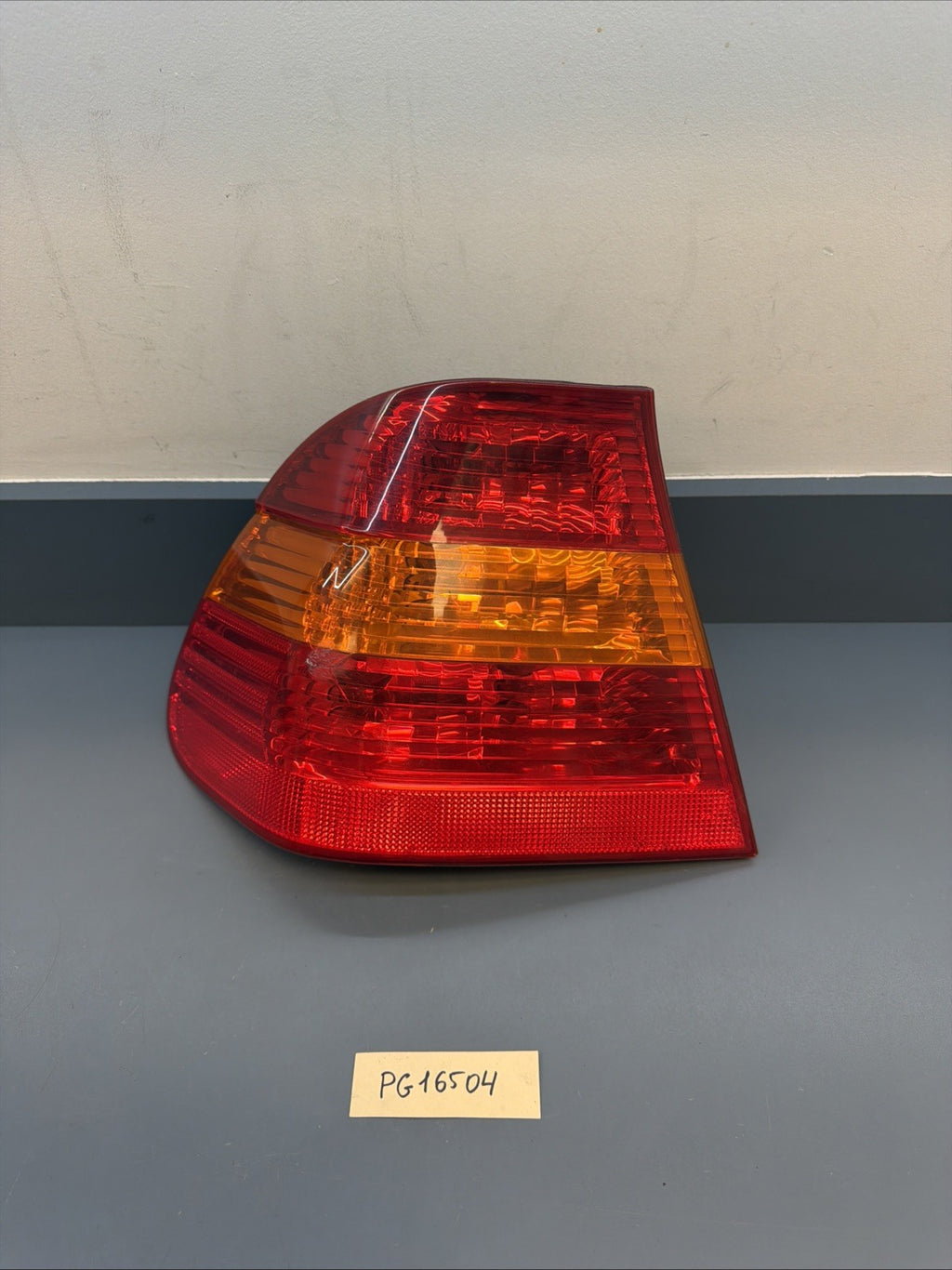 OEM 2002 2003 2004 2005 BMW E46 330i 325i LEFT DRIVER BRAKE TAIL LIGHT 6907933