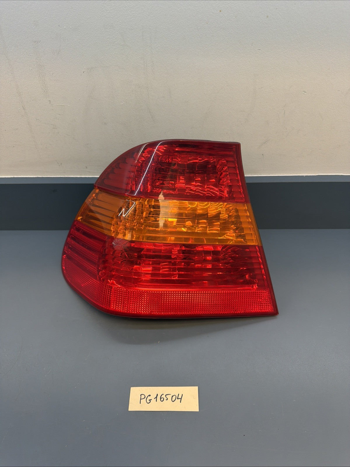 OEM 2002 2003 2004 2005 BMW E46 330i 325i LEFT DRIVER BRAKE TAIL LIGHT 6907933