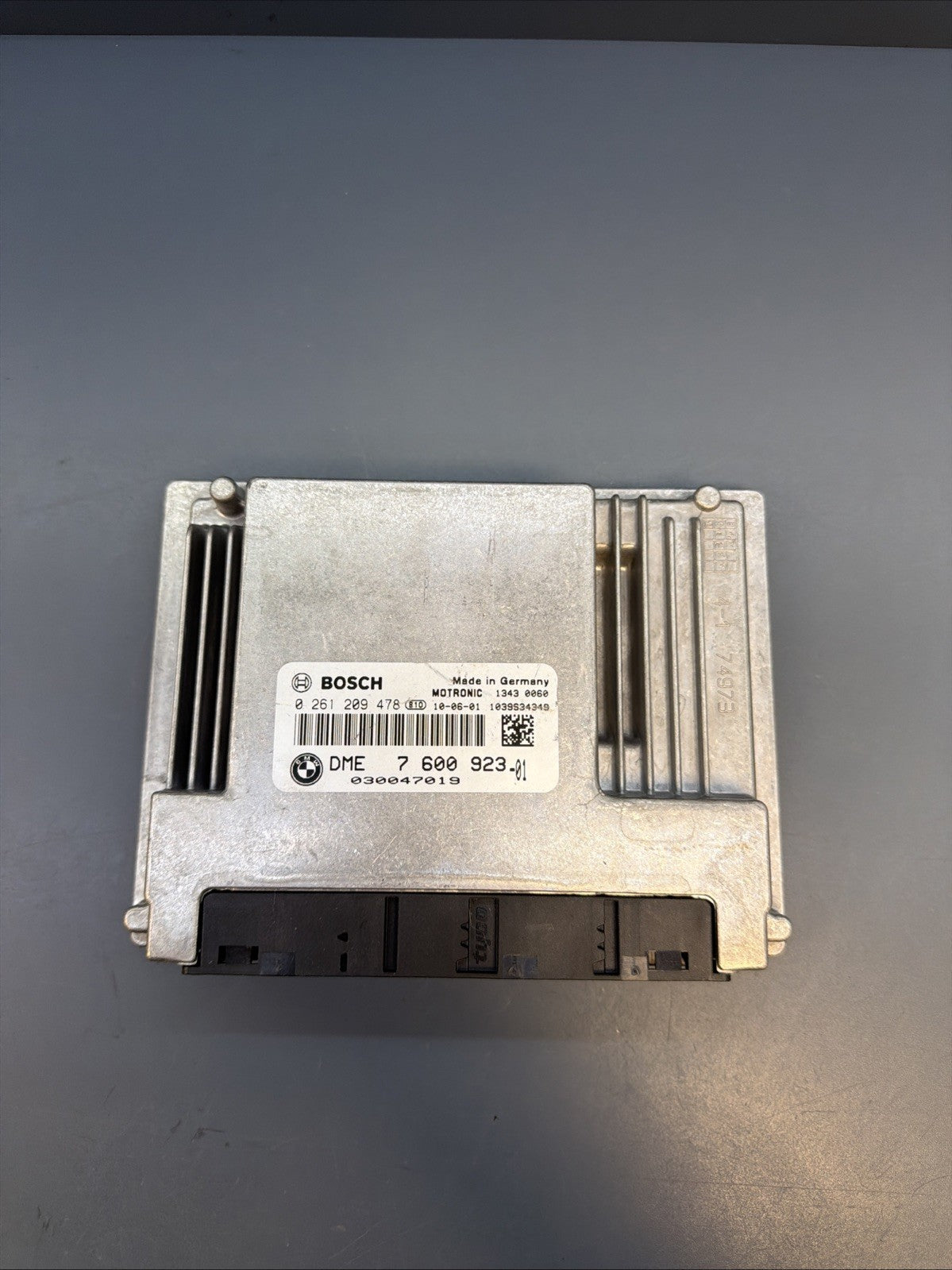 2007-2010 BMW 650i E63 Engine Computer Control Module DME CAS with key  7600923